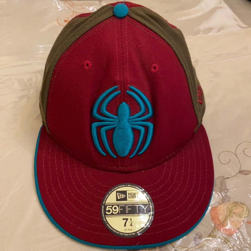 Spider-Man Cap Marvel Comics - image 1
